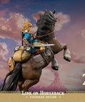 The Legend of Zelda™: Breath of The Wild - Link on Horseback (Standard Edition) (linkonhorseback_st_14_1.jpg)