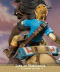 The Legend of Zelda™: Breath of The Wild - Link on Horseback (Standard Edition) (linkonhorseback_st_18_1.jpg)