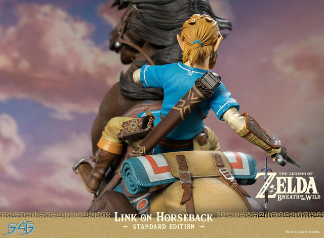 The Legend of Zelda™: Breath of The Wild - Link on Horseback (Standard Edition) (linkonhorseback_st_18_1.jpg)