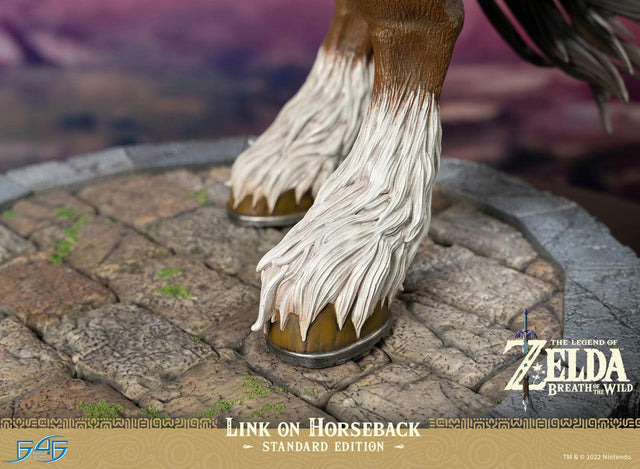 The Legend of Zelda™: Breath of The Wild - Link on Horseback (Standard Edition) (linkonhorseback_st_20_1.jpg)