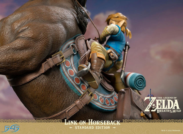 The Legend of Zelda™: Breath of The Wild - Link on Horseback (Standard Edition) (linkonhorseback_st_21_2.jpg)