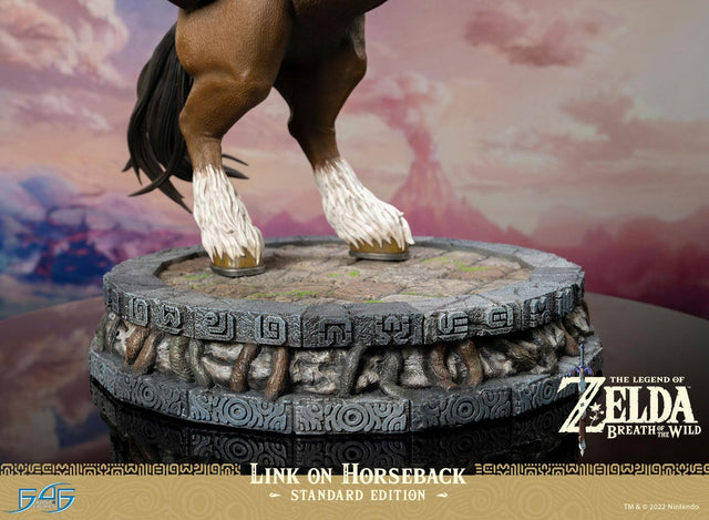 The Legend of Zelda™: Breath of The Wild - Link on Horseback (Standard Edition) (linkonhorseback_st_28_2.jpg)