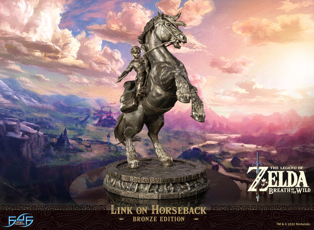 The Legend of Zelda™: Breath of The Wild - Link on Horseback (Bronze Edition) (linkonhorseback_var_00_1.jpg)