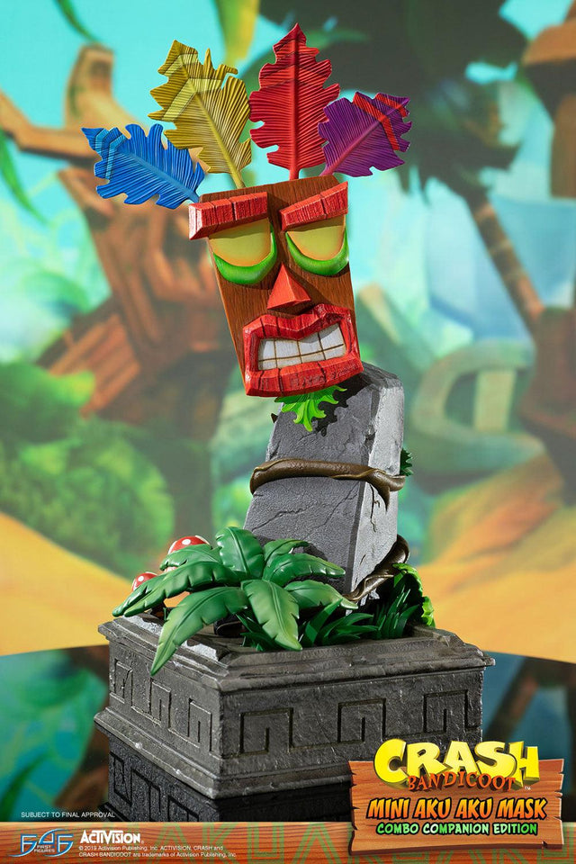 Crash Bandicoot™- Mini Aku Aku Mask Combo Companion Edition  (miniakuakumask-combo-v-15.jpg)