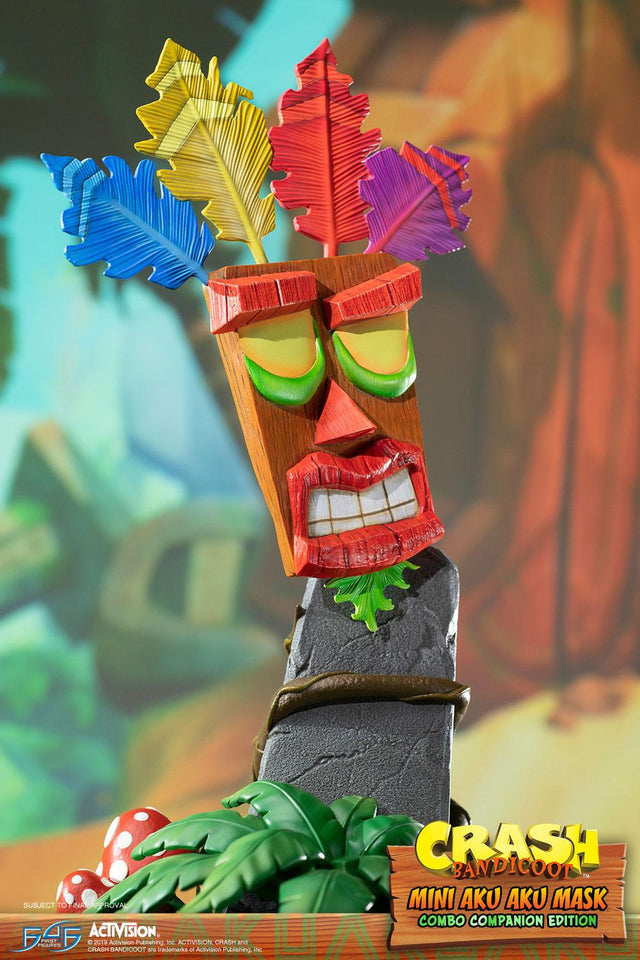 Crash Bandicoot™- Mini Aku Aku Mask Combo Companion Edition  (miniakuakumask-combo-v-19.jpg)