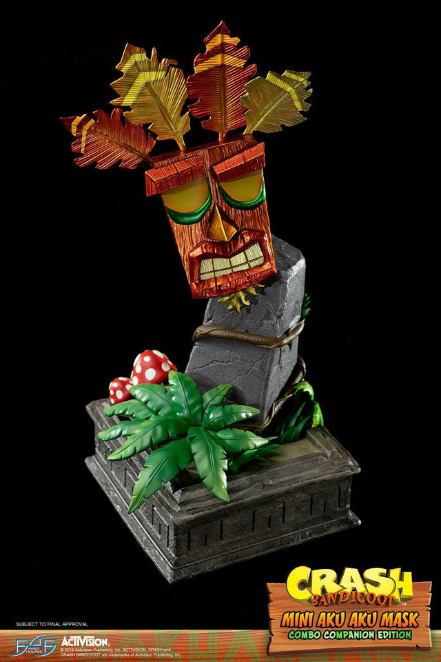 Crash Bandicoot™- Mini Aku Aku Mask Combo Companion Edition  (miniakuakumask-combo-v-30.jpg)