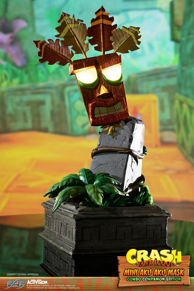 Crash Bandicoot™- Mini Aku Aku Mask Combo Companion Edition  (miniakuakumask-combo-v-34.jpg)