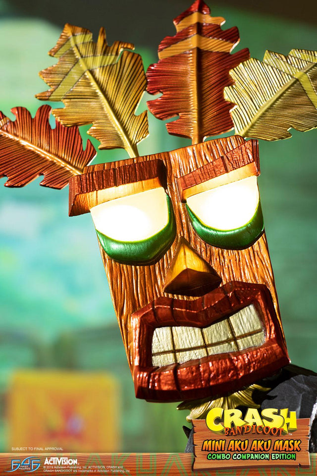 Crash Bandicoot™- Mini Aku Aku Mask Combo Companion Edition  (miniakuakumask-combo-v-37.jpg)