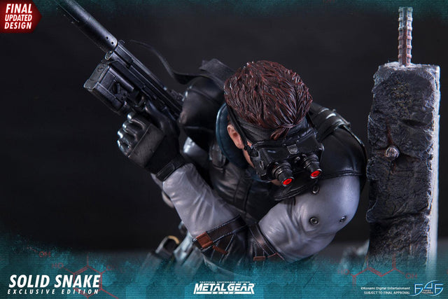 Solid Snake (Exclusive) (_new_snake_exc_horizontal_03.jpg)