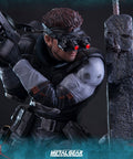 Solid Snake (Exclusive) (_new_snake_exc_horizontal_04.jpg)