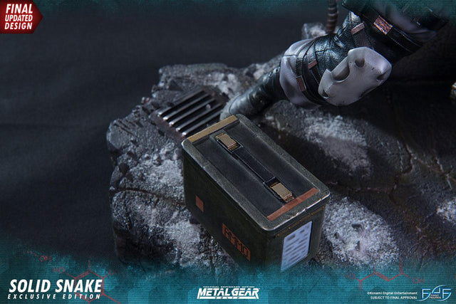 Solid Snake (Exclusive) (_new_snake_exc_horizontal_14.jpg)