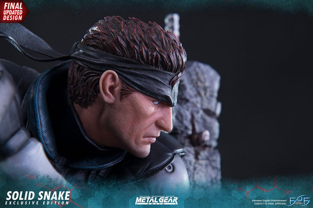 Solid Snake (Exclusive) (_new_snake_exc_horizontal_33.jpg)