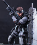 Solid Snake (Exclusive) (_new_snake_exc_vertical_01.jpg)