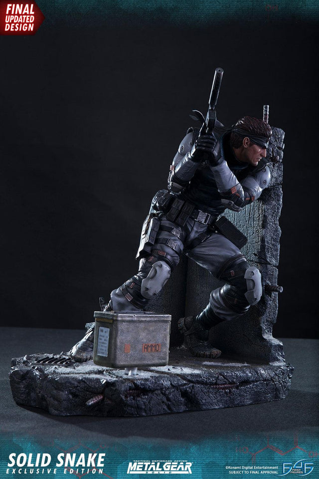 Solid Snake (Exclusive) (_new_snake_exc_vertical_11.jpg)