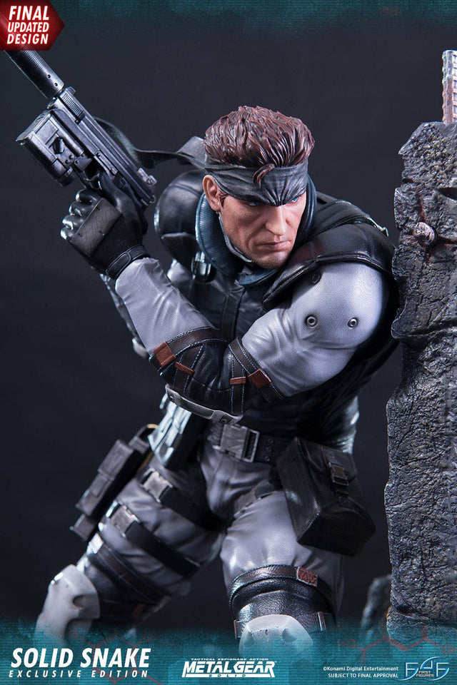 Solid Snake (Exclusive) (_new_snake_exc_vertical_14.jpg)