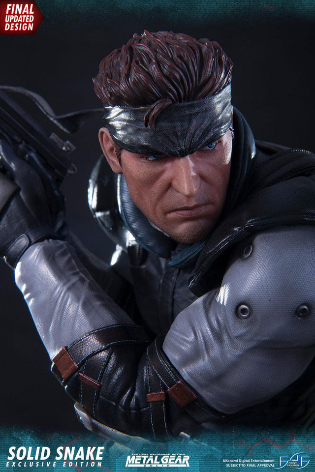 Solid Snake (Exclusive) (_new_snake_exc_vertical_17.jpg)