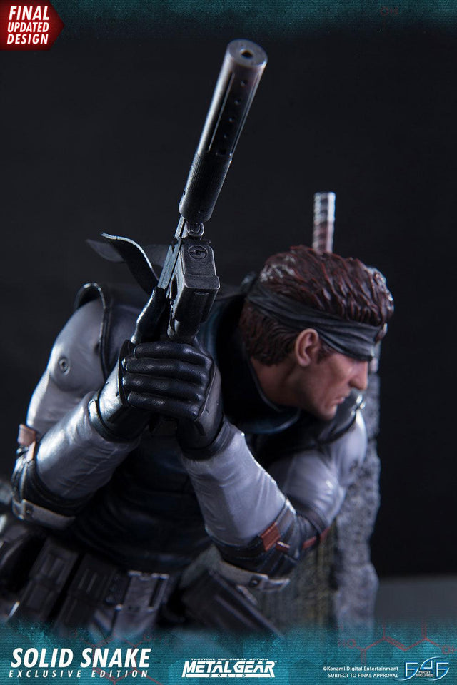 Solid Snake (Exclusive) (_new_snake_exc_vertical_23.jpg)