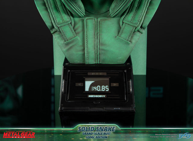 Metal Gear Solid - Solid Snake Grand-Scale Bust (Codec Edition GSB) (snakebust-gsb_codec_20.jpg)