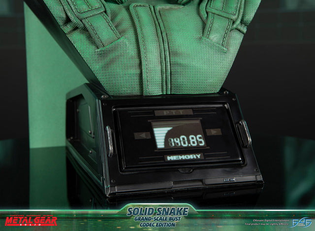 Metal Gear Solid - Solid Snake Grand-Scale Bust (Codec Edition GSB) (snakebust-gsb_codec_21.jpg)