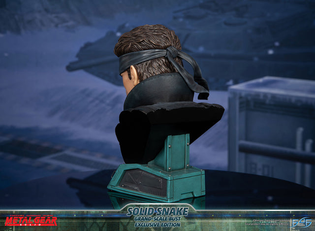 Metal Gear Solid - Solid Snake Grand-Scale Bust (Exclusive Edition GSB) (snakebust-gsb_ex_03.jpg)