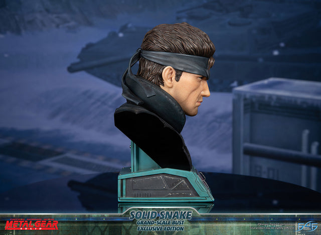 Metal Gear Solid - Solid Snake Grand-Scale Bust (Exclusive Edition GSB) (snakebust-gsb_ex_06.jpg)