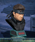 Metal Gear Solid - Solid Snake Grand-Scale Bust (Exclusive Edition GSB) (snakebust-gsb_ex_07.jpg)