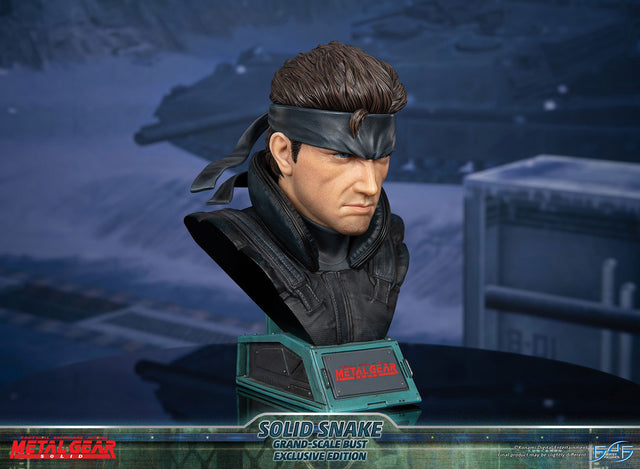 Metal Gear Solid - Solid Snake Grand-Scale Bust (Exclusive Edition GSB) (snakebust-gsb_ex_07.jpg)