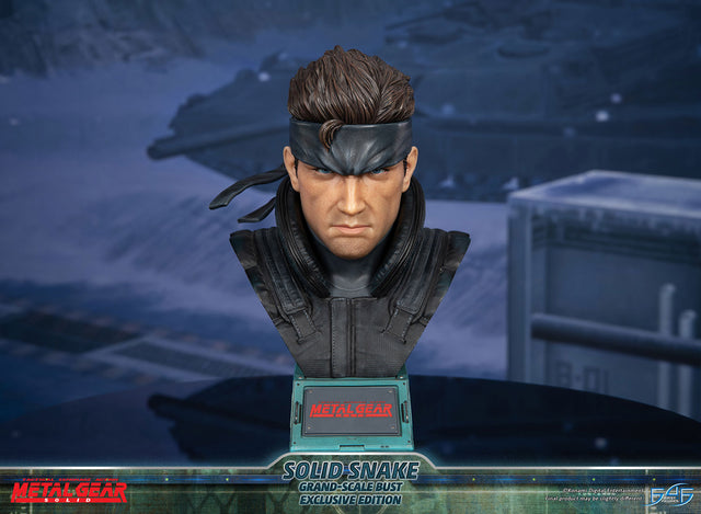 Metal Gear Solid - Solid Snake Grand-Scale Bust (Exclusive Edition GSB) (snakebust-gsb_ex_08.jpg)