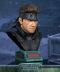 Metal Gear Solid - Solid Snake Grand-Scale Bust (Exclusive Edition GSB) (snakebust-gsb_ex_10.jpg)