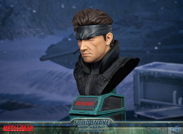 Metal Gear Solid - Solid Snake Grand-Scale Bust (Exclusive Edition GSB) (snakebust-gsb_ex_11.jpg)