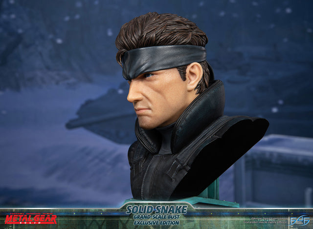 Metal Gear Solid - Solid Snake Grand-Scale Bust (Exclusive Edition GSB) (snakebust-gsb_ex_12.jpg)