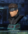 Metal Gear Solid - Solid Snake Grand-Scale Bust (Exclusive Edition GSB) (snakebust-gsb_ex_32.jpg)