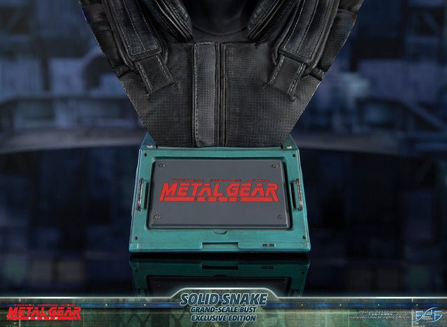 Metal Gear Solid - Solid Snake Grand-Scale Bust (Exclusive Edition GSB) (snakebust-gsb_ex_39.jpg)