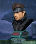 Metal Gear Solid - Solid Snake Grand-Scale Bust (Standard Edition GSB) (snakebust-gsb_st_11.jpg)