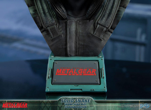 Metal Gear Solid - Solid Snake Grand-Scale Bust (Standard Edition GSB) (snakebust-gsb_st_17.jpg)