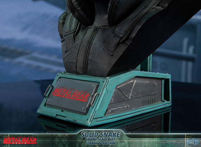 Metal Gear Solid - Solid Snake Grand-Scale Bust (Standard Edition GSB) (snakebust-gsb_st_19.jpg)