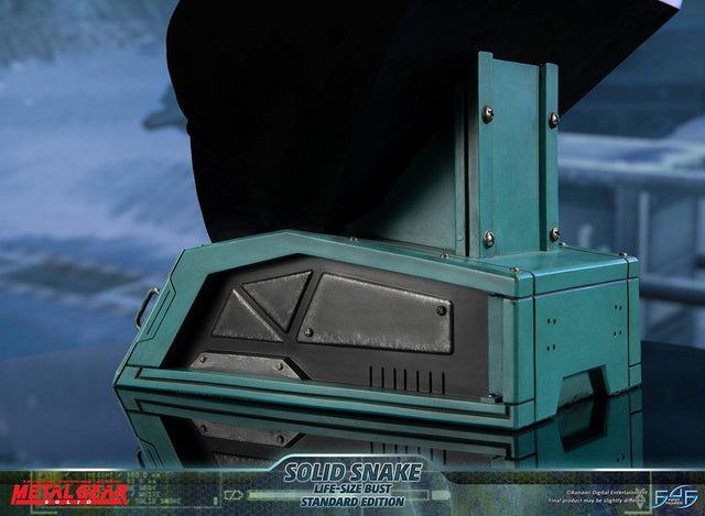 Metal Gear Solid - Solid Snake Life-Size Bust (Standard LSB) (snakebust-lsb-st_22.jpg)