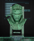 Metal Gear Solid - Solid Snake Life-Size Bust (Codec Edition LSB) (snakebust-lsb_co_08.jpg)