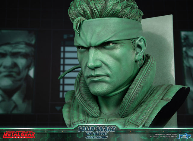 Metal Gear Solid - Solid Snake Life-Size Bust (Codec Edition LSB) (snakebust-lsb_co_10.jpg)