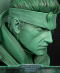 Metal Gear Solid - Solid Snake Life-Size Bust (Codec Edition LSB) (snakebust-lsb_co_11.jpg)