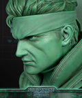 Metal Gear Solid - Solid Snake Life-Size Bust (Codec Edition LSB) (snakebust-lsb_co_12.jpg)