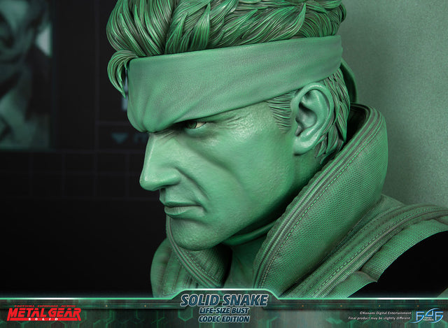 Metal Gear Solid - Solid Snake Life-Size Bust (Codec Edition LSB) (snakebust-lsb_co_12.jpg)