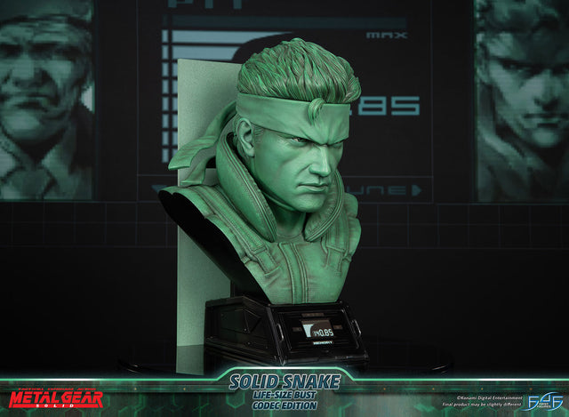 Metal Gear Solid - Solid Snake Life-Size Bust (Codec Edition LSB) (snakebust-lsb_co_17.jpg)