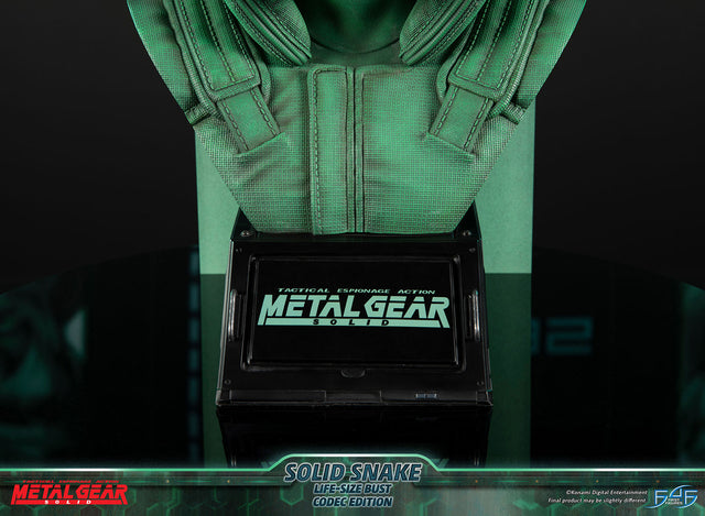 Metal Gear Solid - Solid Snake Life-Size Bust (Codec Edition LSB) (snakebust-lsb_co_21.jpg)