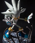 Silver the Hedgehog (Exclusive) (vertical_15_1_1.jpg)