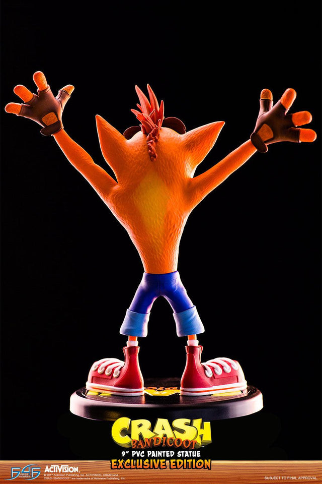 Crash Bandicoot PVC (Exclusive) (vertical_16_2_12.jpg)